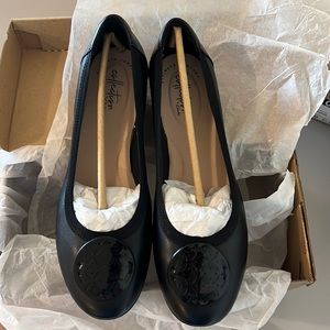 Clarks NWT black